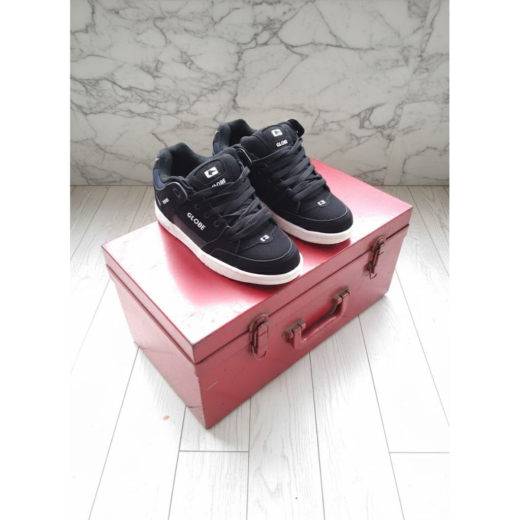 Sepatu Globe tilt black kombinasi white