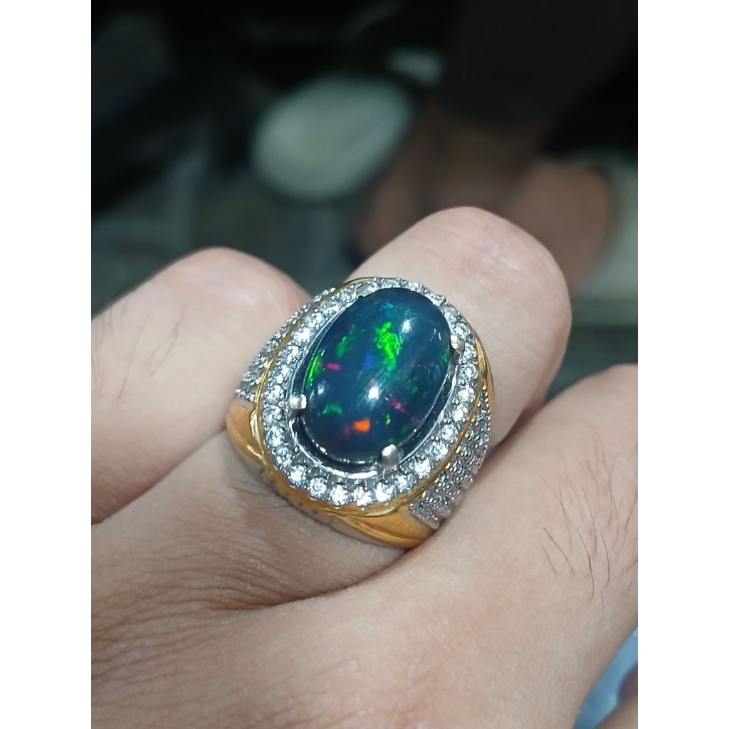 NATURAL BLACK OPAL/BO/KALIMAYA BLACK OVAL ORIGIN BANTEN ATAU AFRIKA ESTIMASI