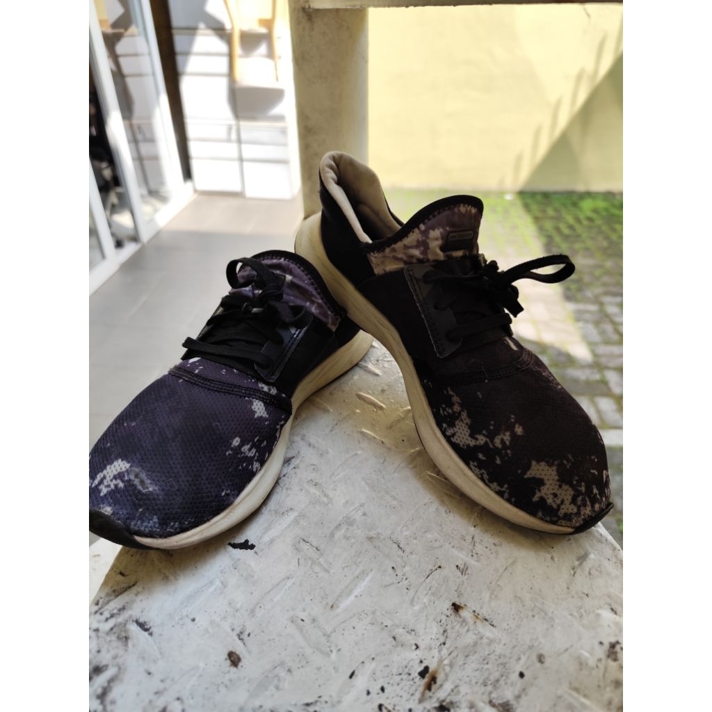 Sepatu NB hitam
