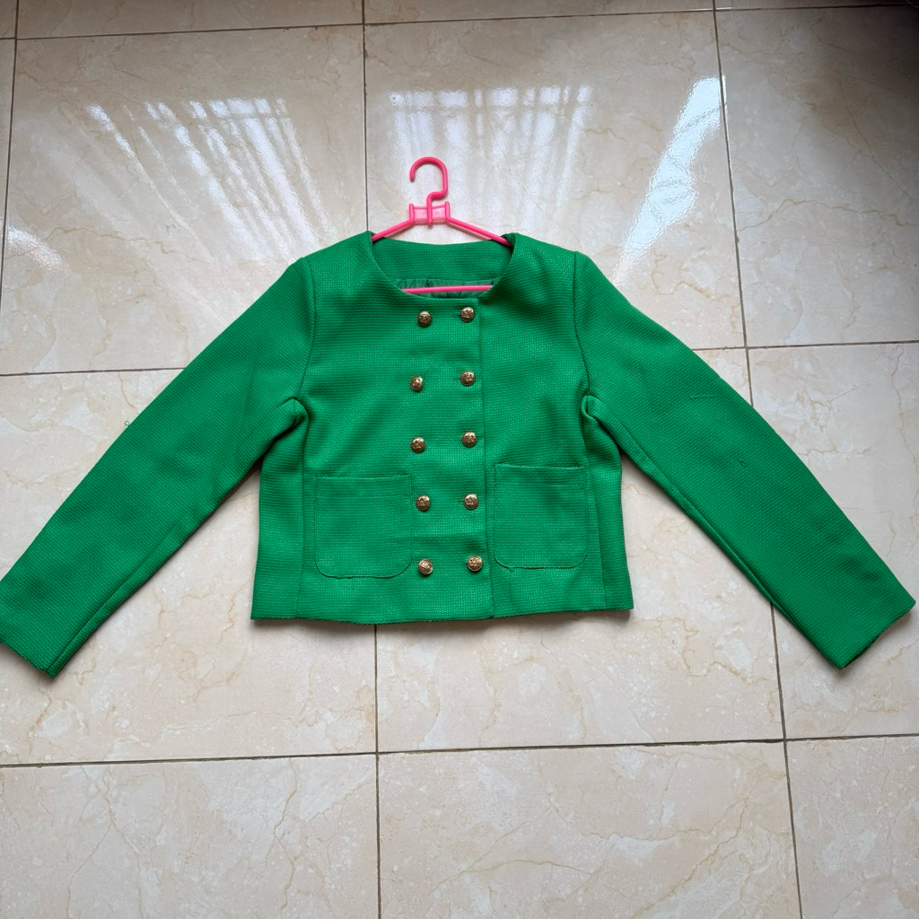 blazer hijau wanita