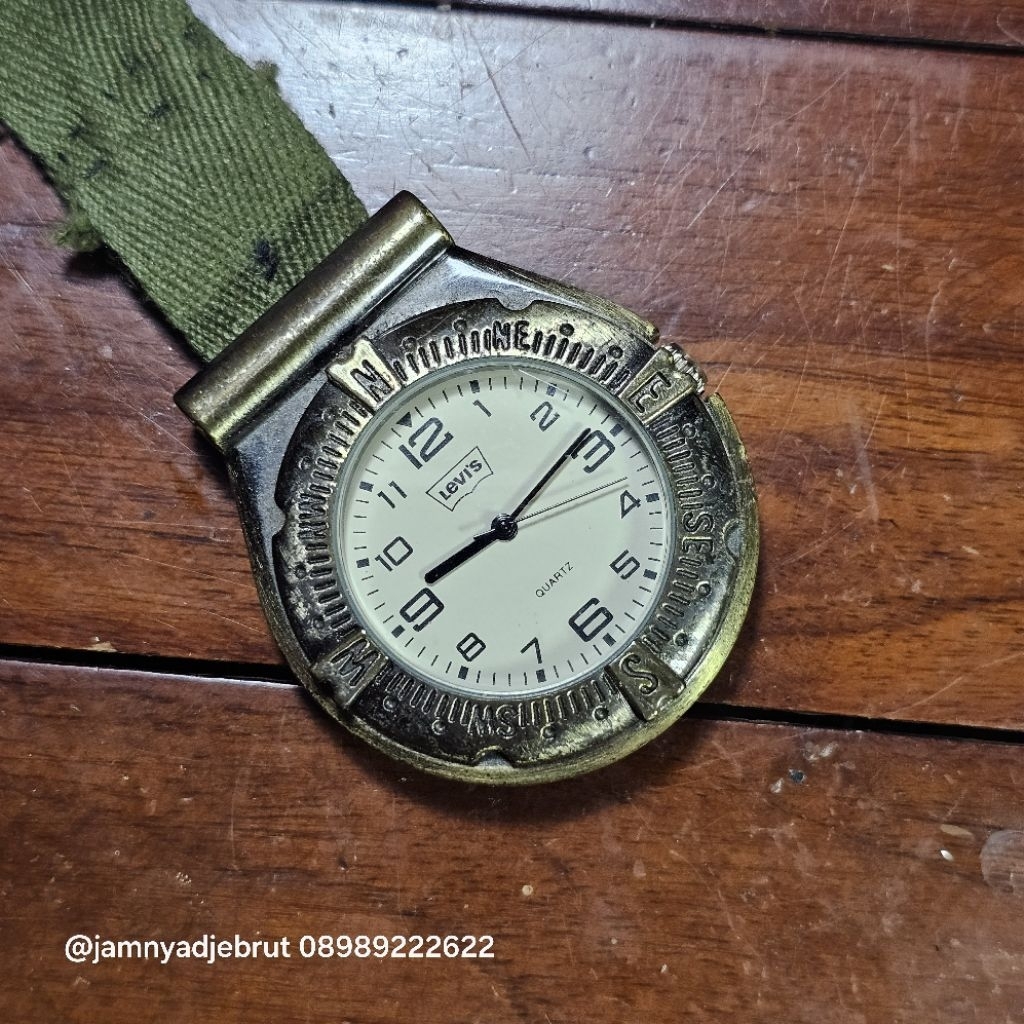 Jam Pocket Levis LEVUS075 Rusty Gold Bekas