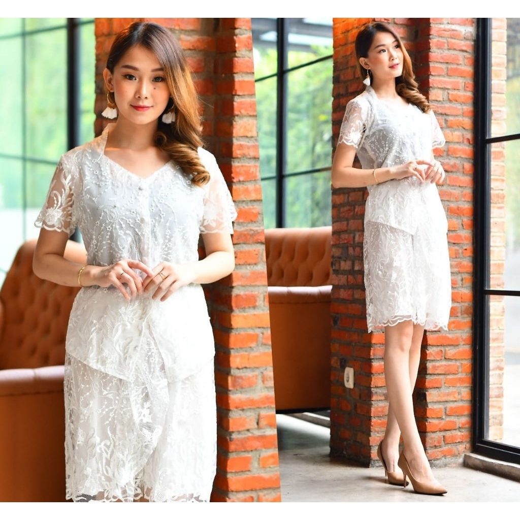 YOLA dress wanita dengan desain simple bahan tille