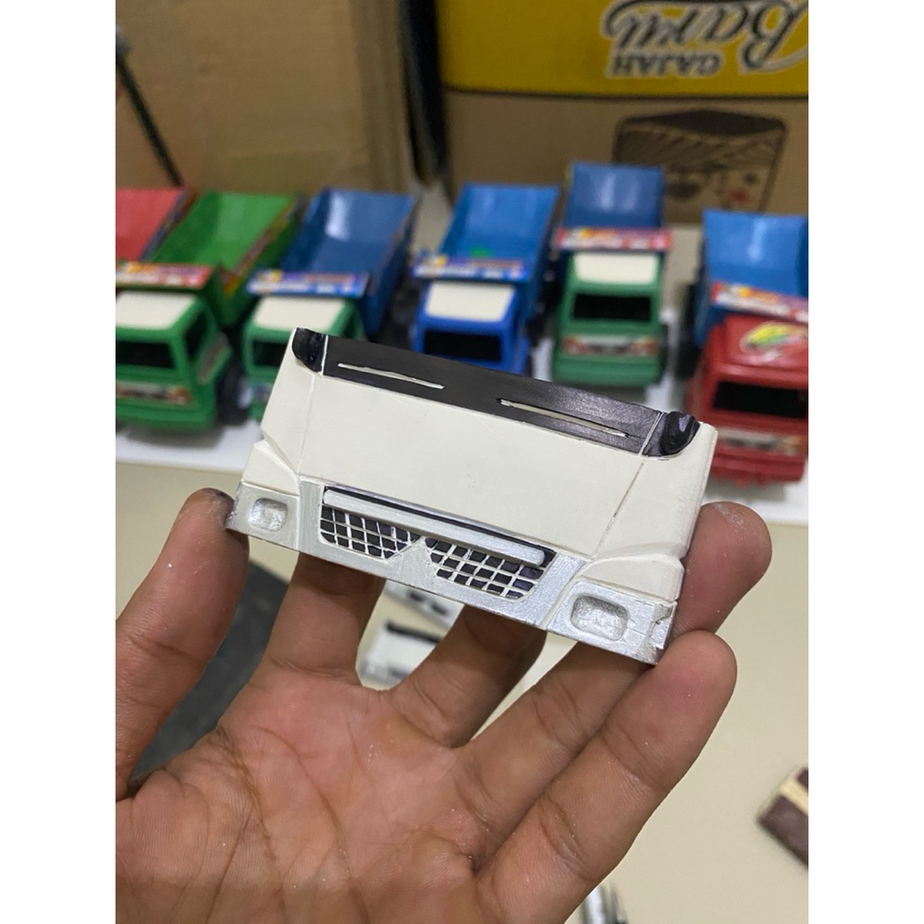 FACE CANTER MINIATUR TRUK PLASTIK
