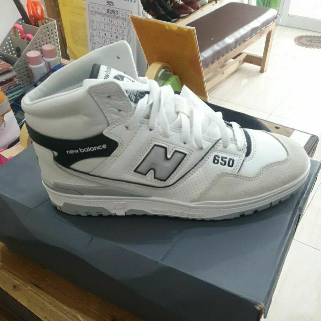 sepatu NB 650