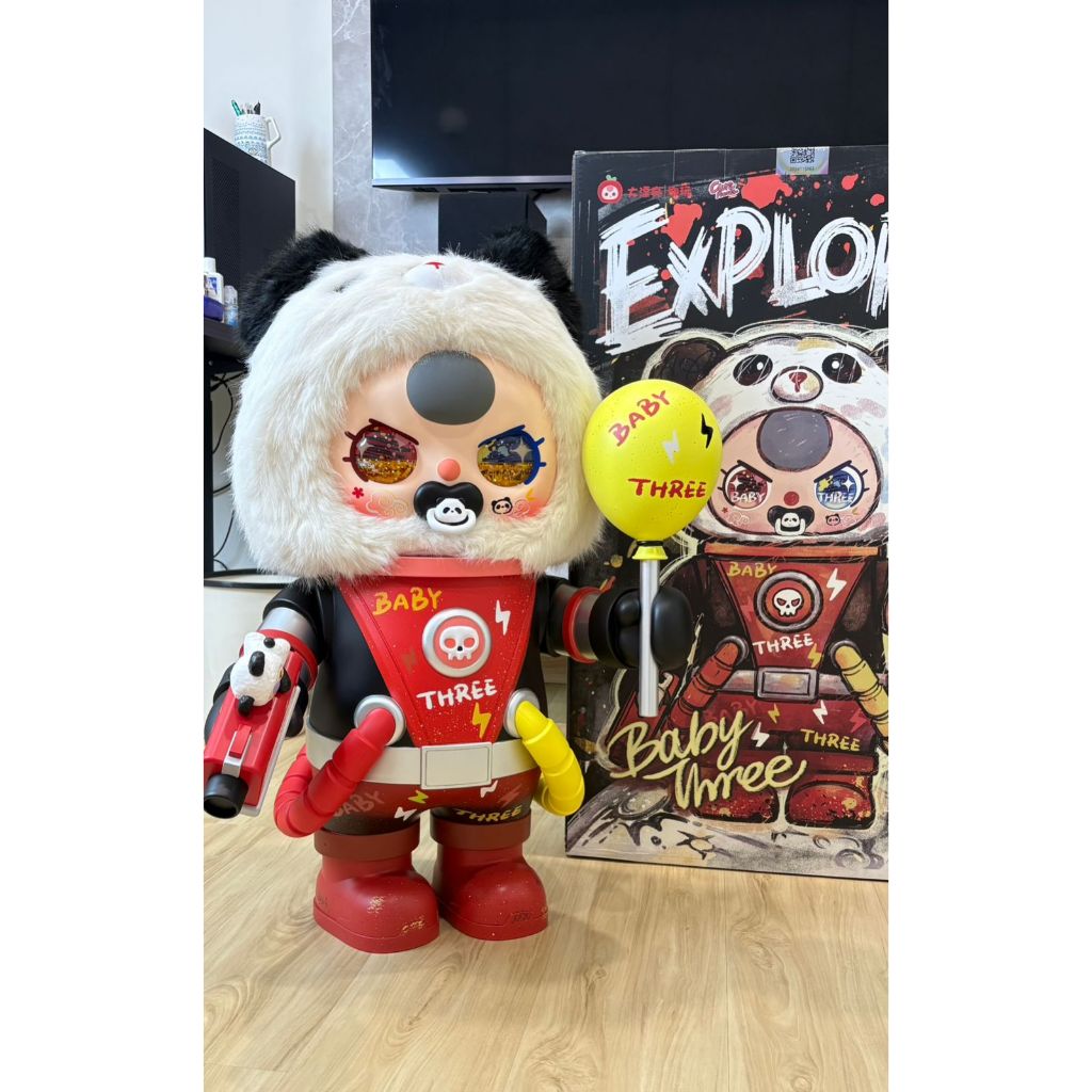 Baby Three 1000% Explorer Boneka PVC Besar