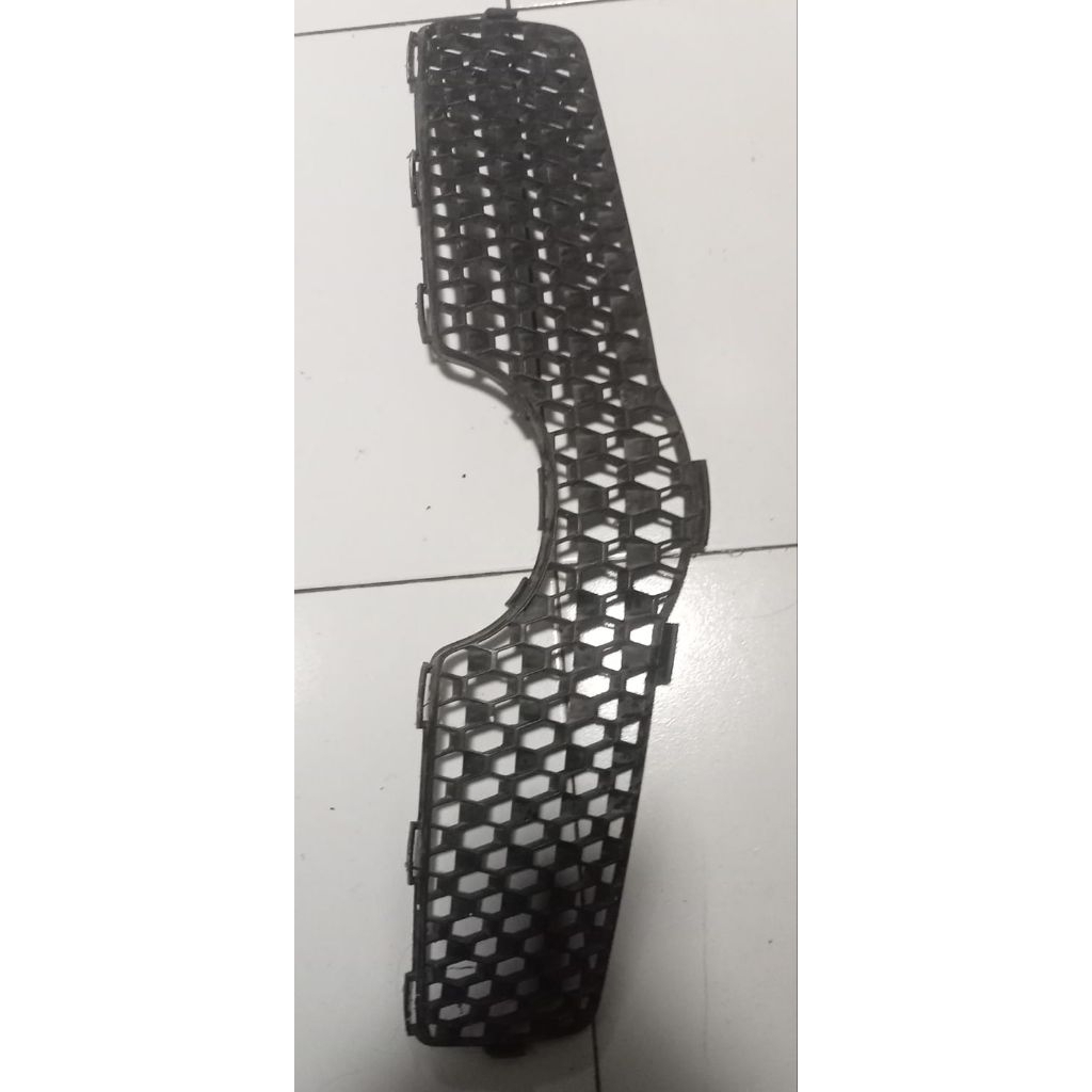 griil bumper depan bagian atas yaris 2008_2011 copotan original