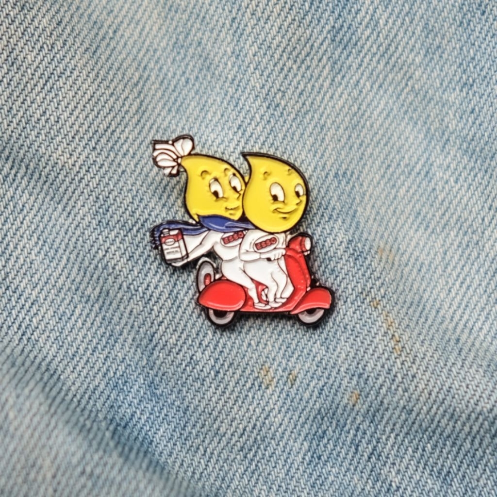 Enamel Pin Vespa Esso Premium