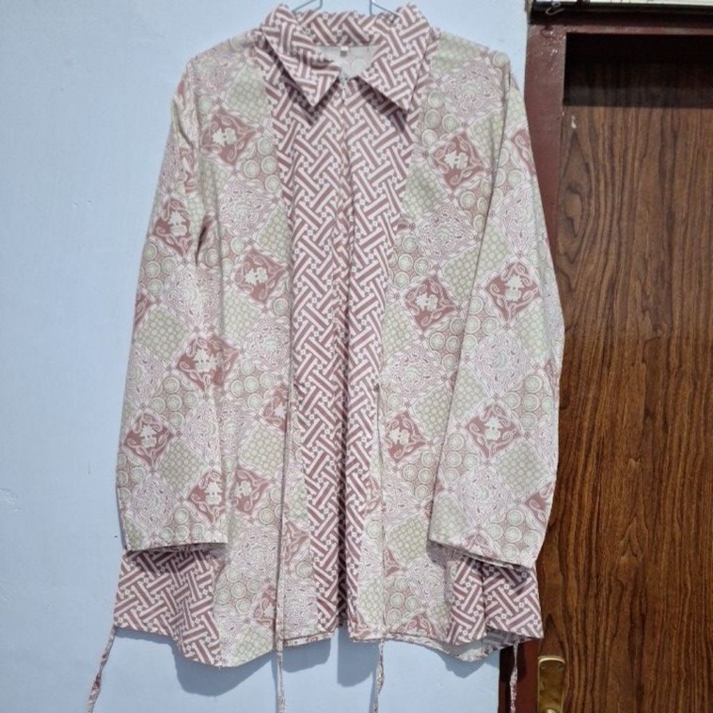 Preloved Kemeja Batik Wanita Jumbo