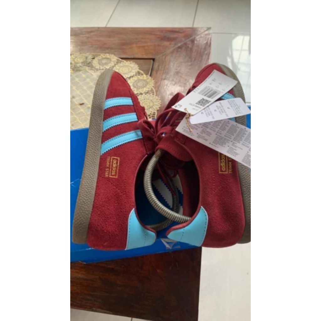 sepatu Westham merah