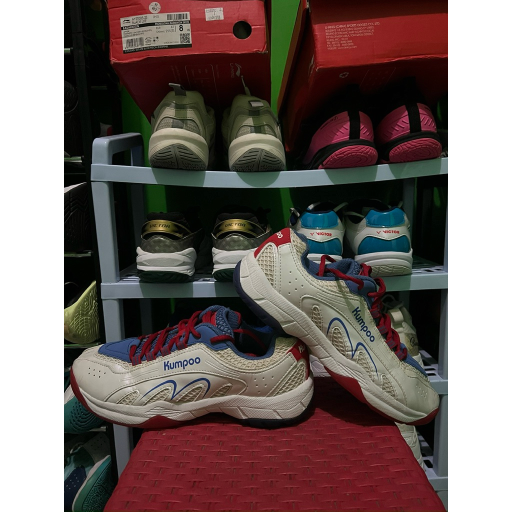 Sepatu Badminton Kumpoo (size 42)