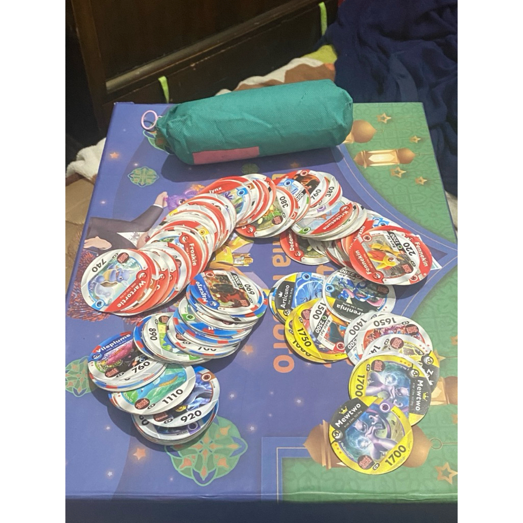 Kartu medallion pokemon choki choki