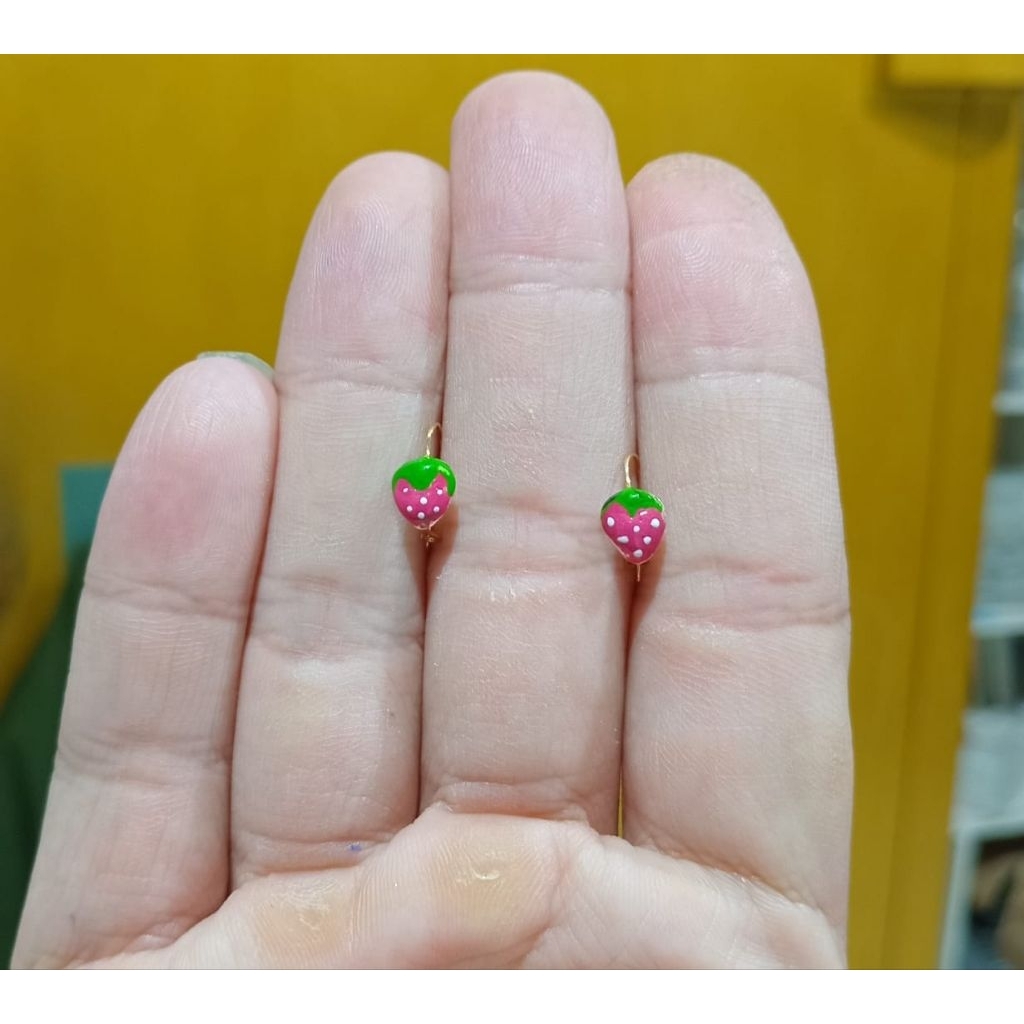 Anting Bayi Atau Anak Karakter Emas Muda Enam Karat