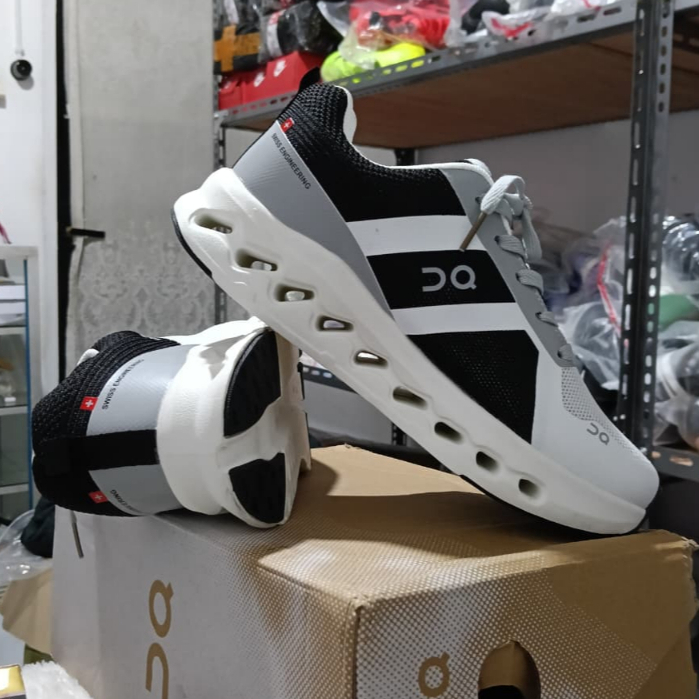 SAPATU LARI PRIA WANITA ON CLOUD PUTIH HITAM/RUNNING/KASUAL/EMPUK/OLAH RAGA/KASUAL