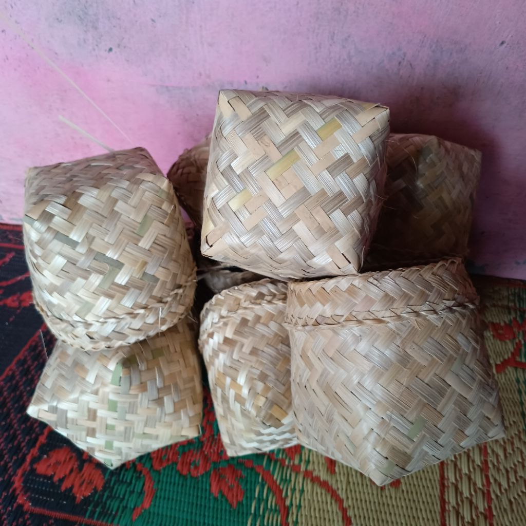 Wadah Daksina, Anyaman Bambu Tradisional