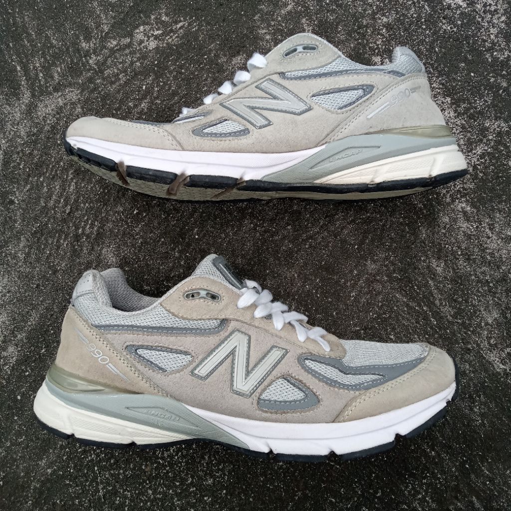 Sepatu NB 990 V4 Abu