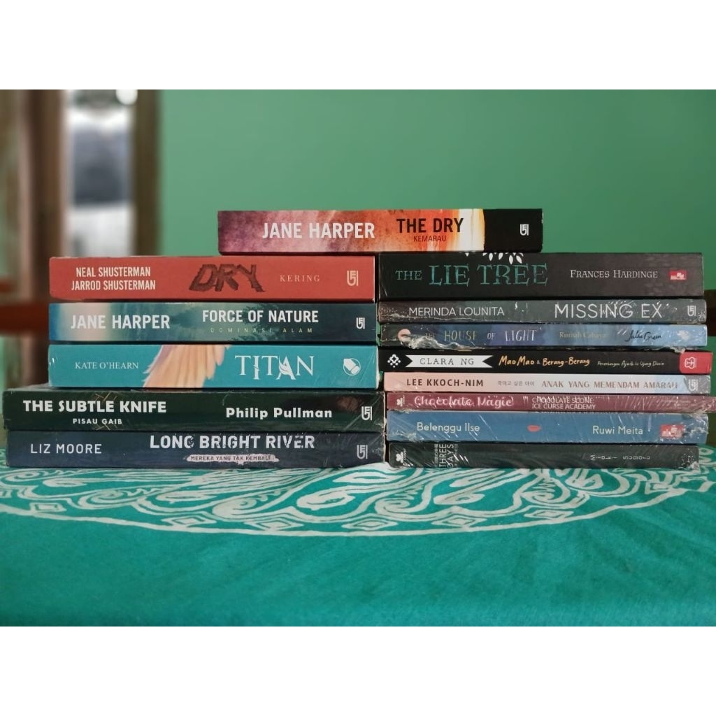 Preloved Buku Novel Three Days Of Happiness, The Subtle Knife, Belenggu Ilse, Force Of Nature, Mao M
