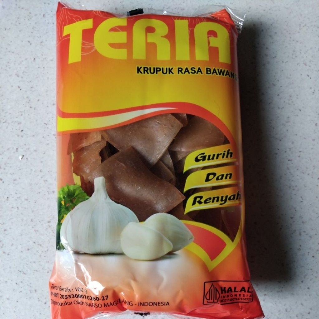 kerupuk teria , kerupuk bawang.