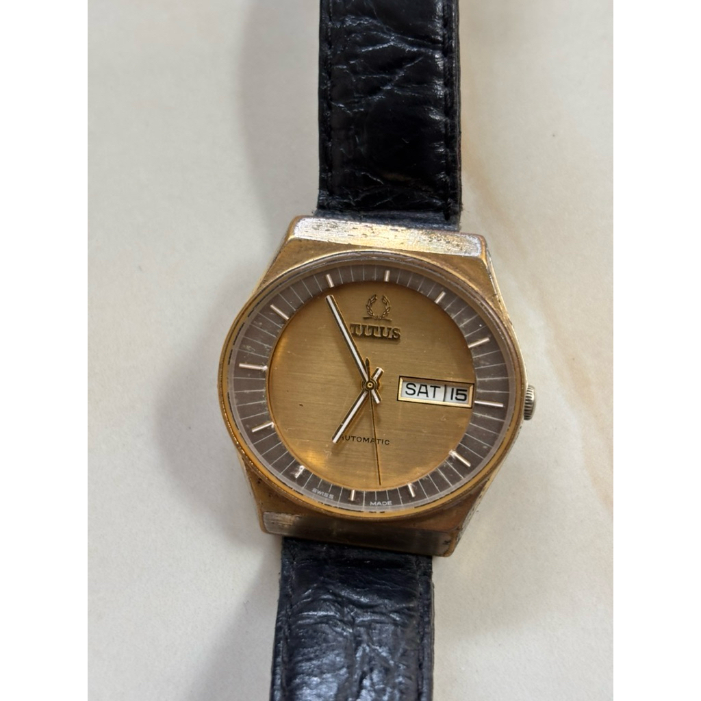 Jam tangan Titus oval