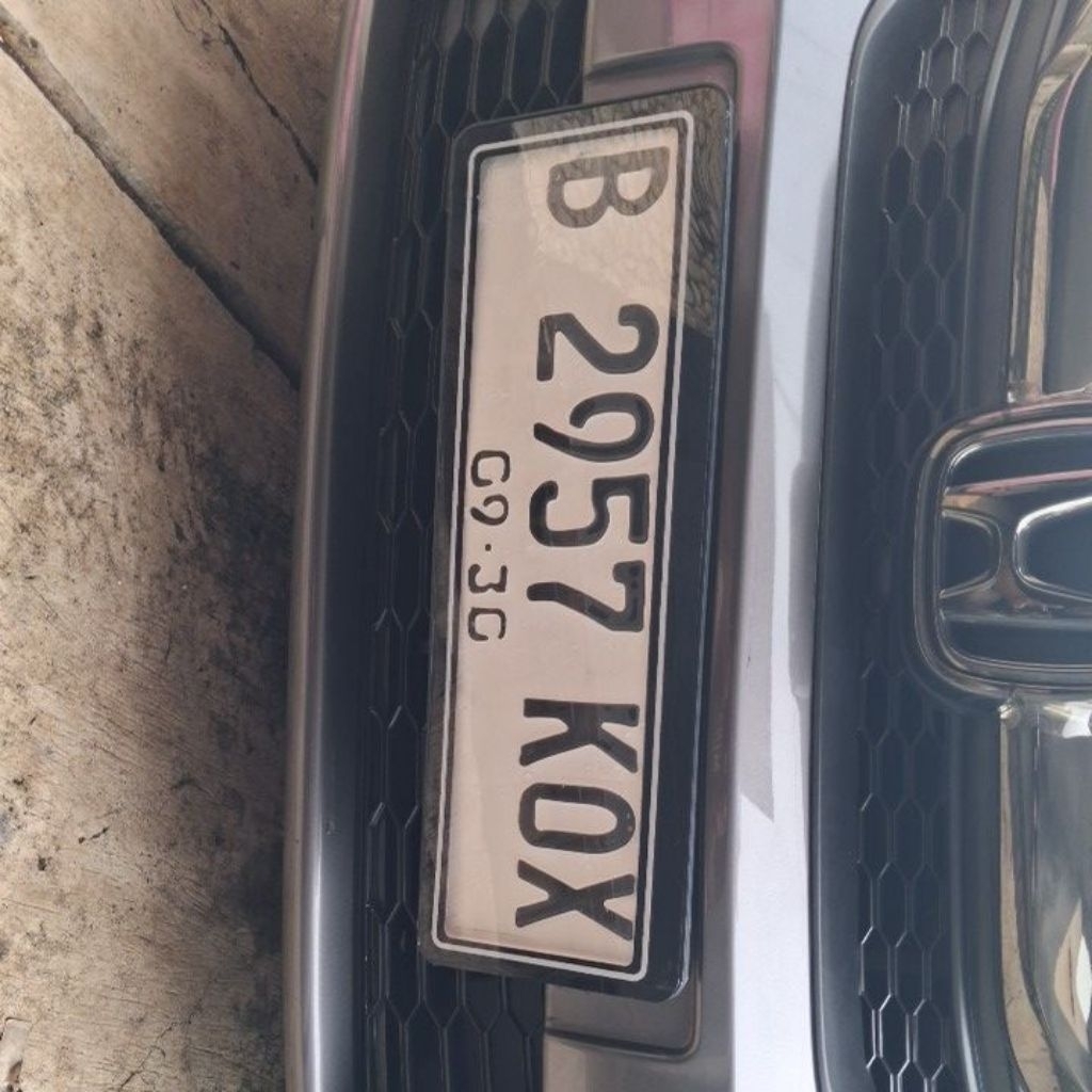 dudukan plat nomor mobil universal lampu