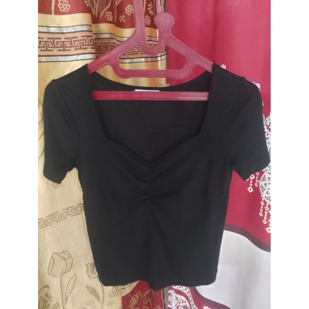 kaos wanita hitam karet