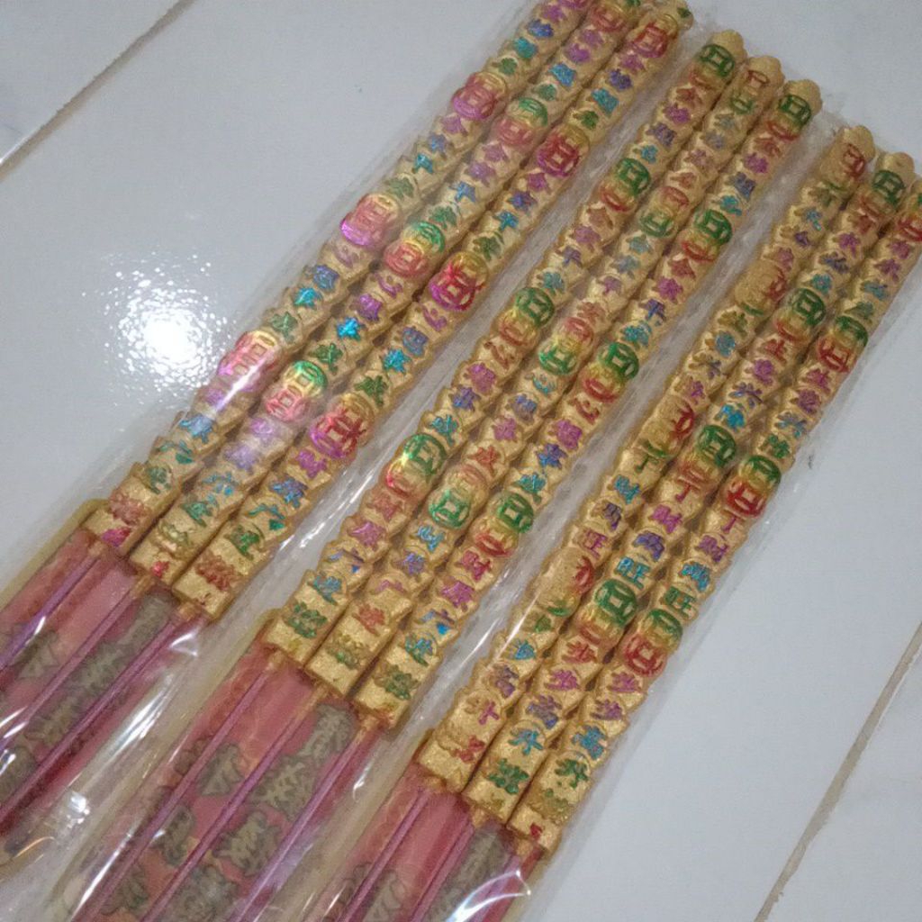 DUPA BESAR EMAS IMLEK HIO HARI BESAR BENTUK YANPAO ISI 3BATANG PANJANG 50CM