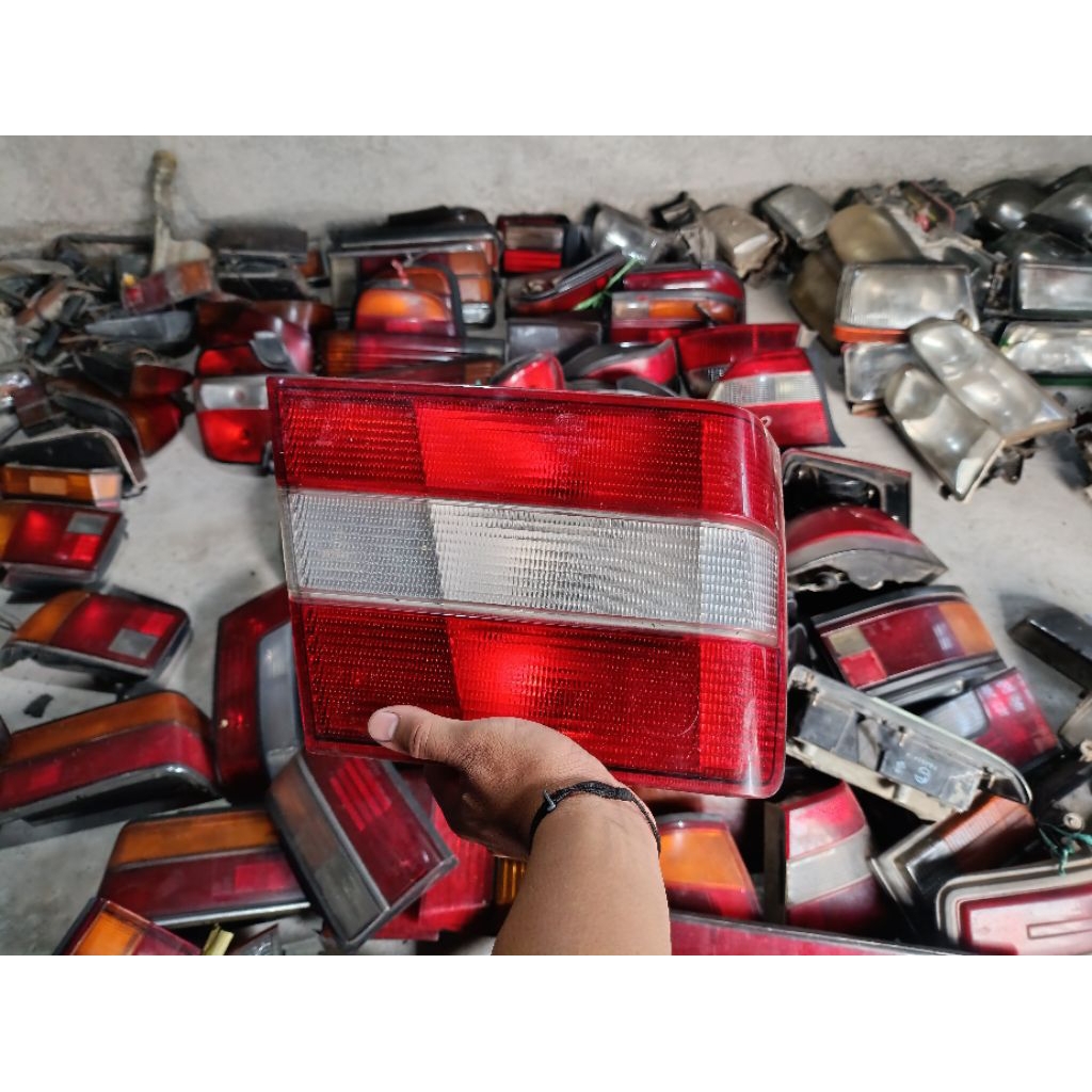 lampu belakang bagasi Volvo 940