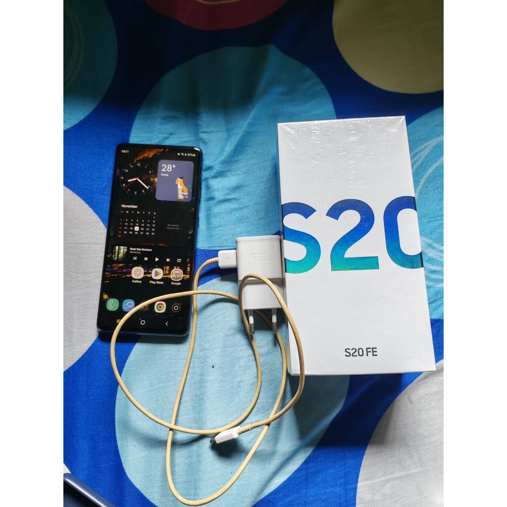 Samsung S20FE second like new