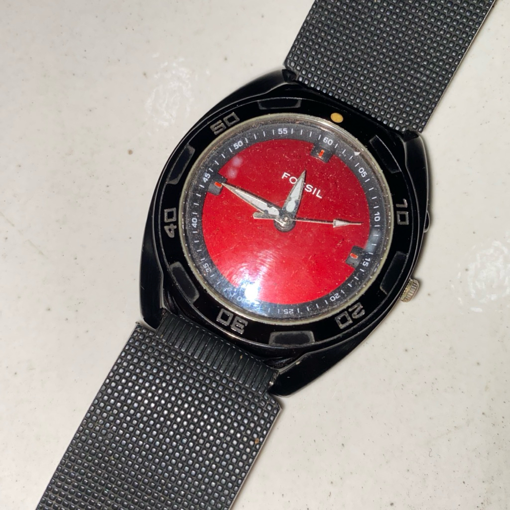 Preloved Fossil BigTic Red Black