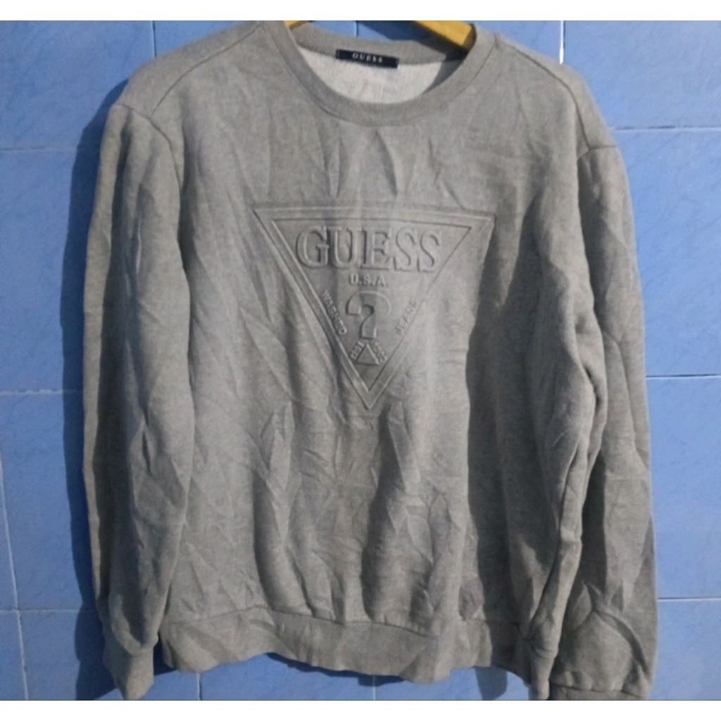 crewneck guess abu abu triangle