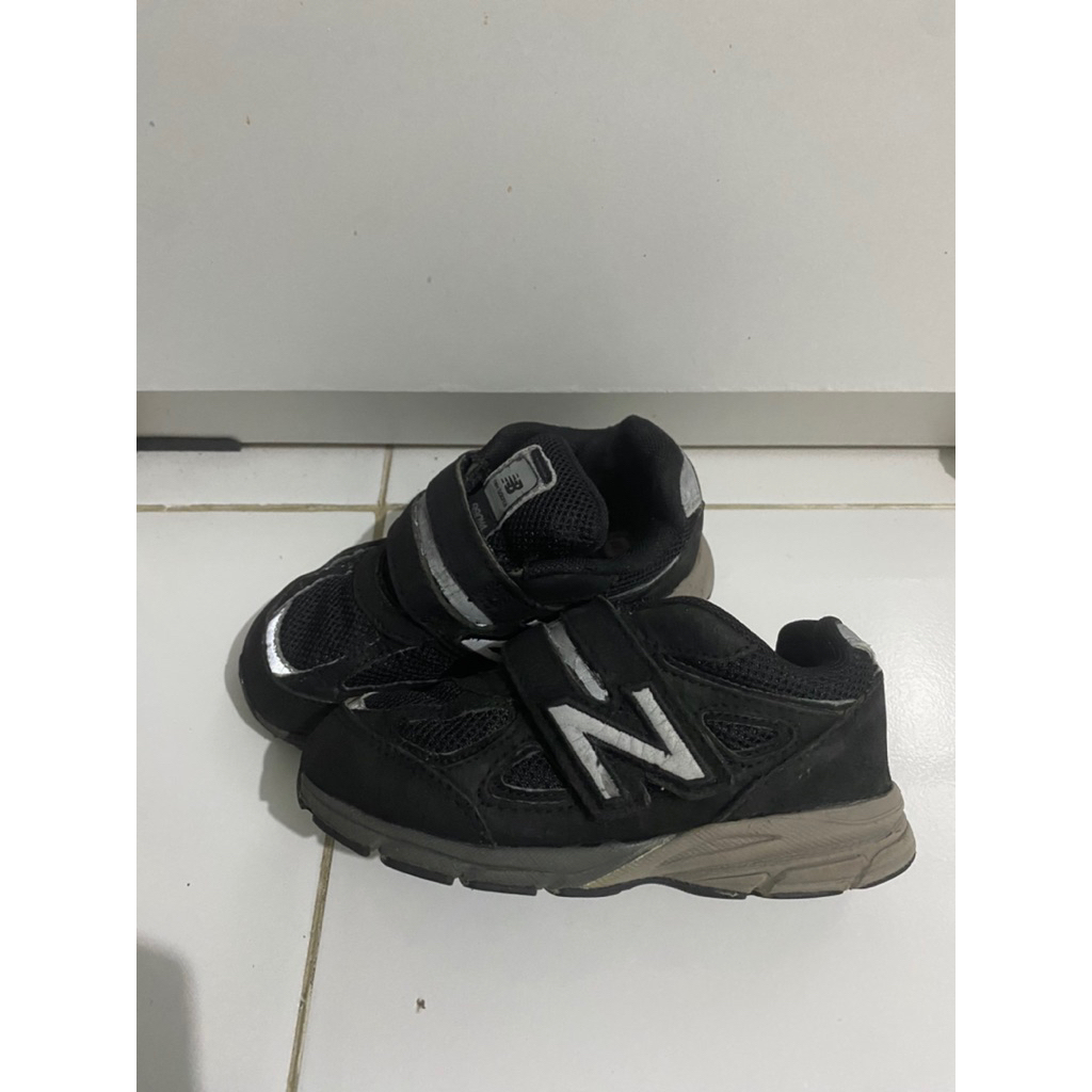 Sepatu Anak NB 990V4 Hitam