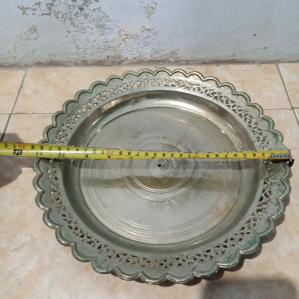 Pahar berkaki/dulang berkaki ukiran rinda dan trawangan khas aceh