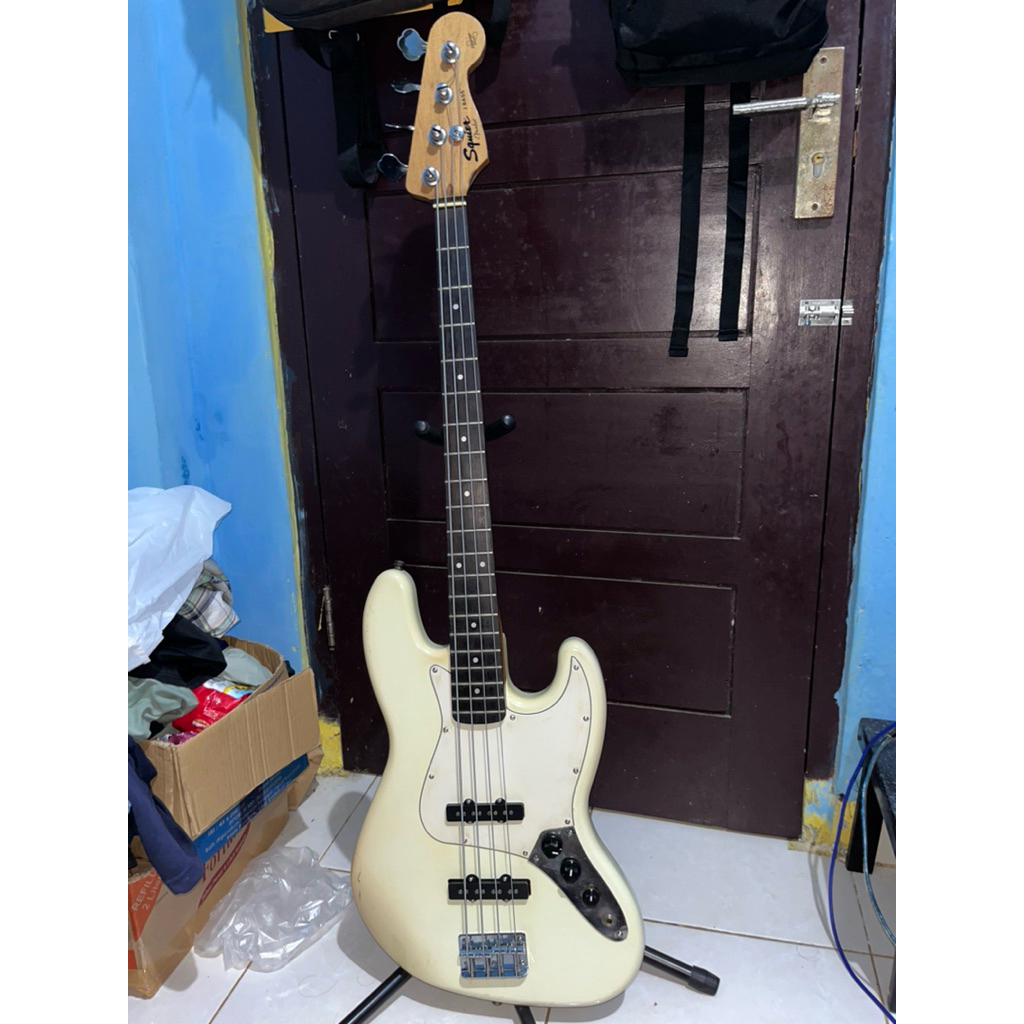 squier california series jazz bass 2004