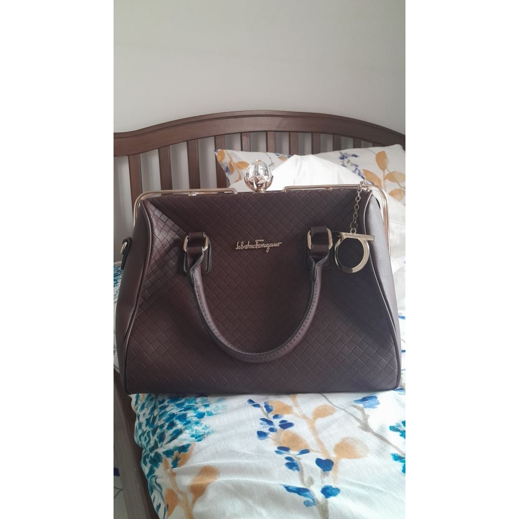 Tas wanita elegan/ Tas kondangan / tas salvatore ferragamo