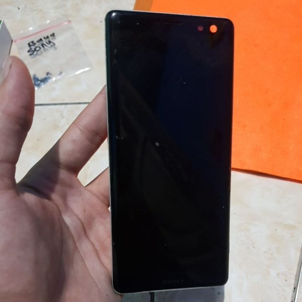 FRAME TATAKAN LCD UNTUK SONY XZ3 DI KIRIM BERIKUT BEKAS LCD NYA LCD TIDAK BERFUNGSI/MATI FRAME ORIGI