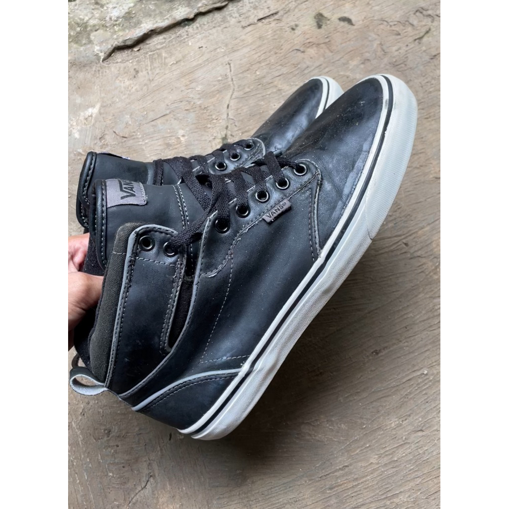 vans kulit 43