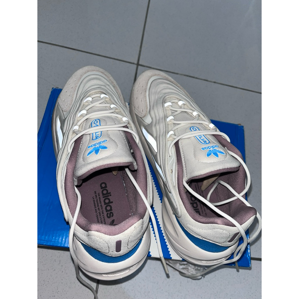 Adidas ozelia | White