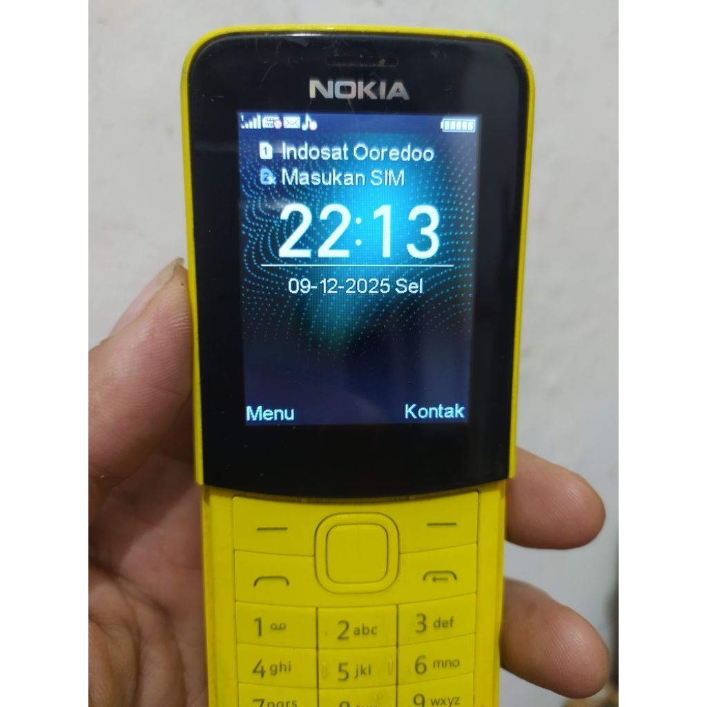 Nokia 8110 bukan ORI lumayan buat musik sama telpon masih pungsi