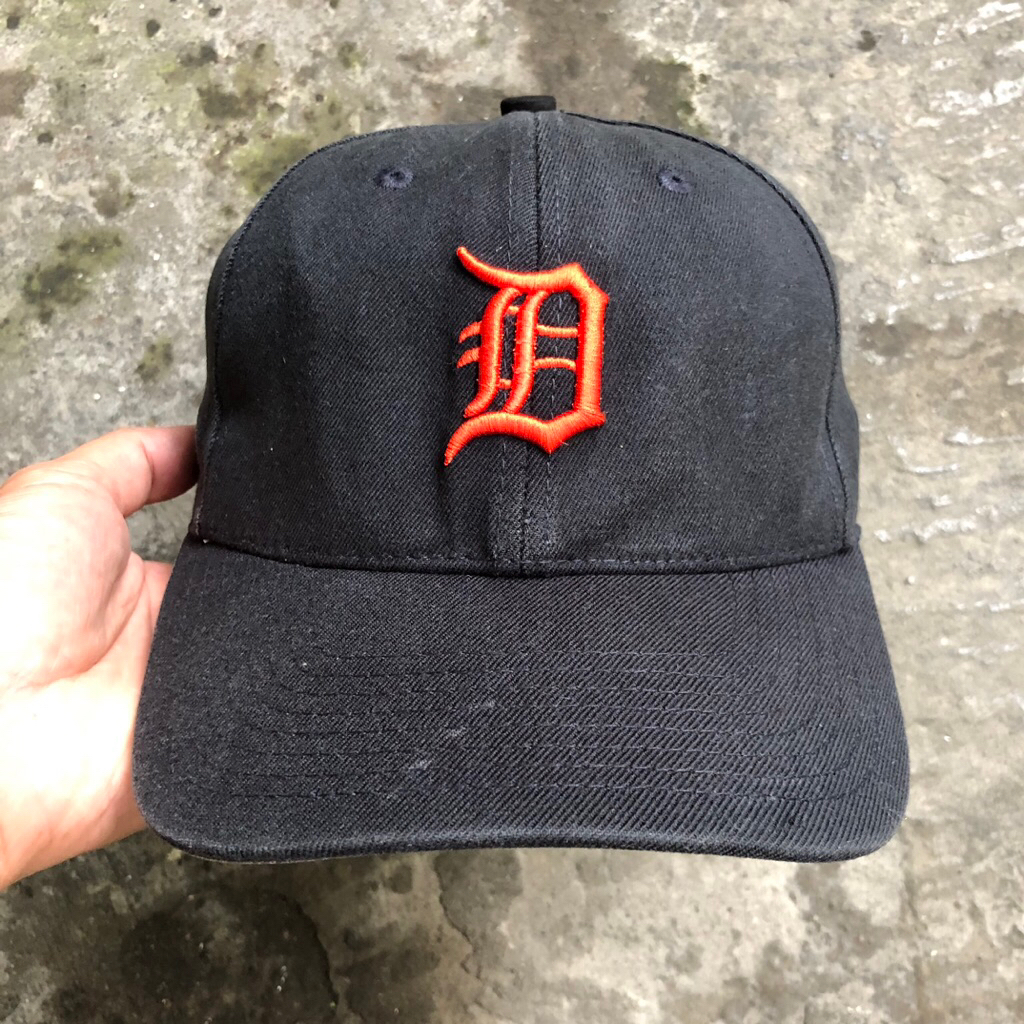 Topi Bekas Second NE Detroit
