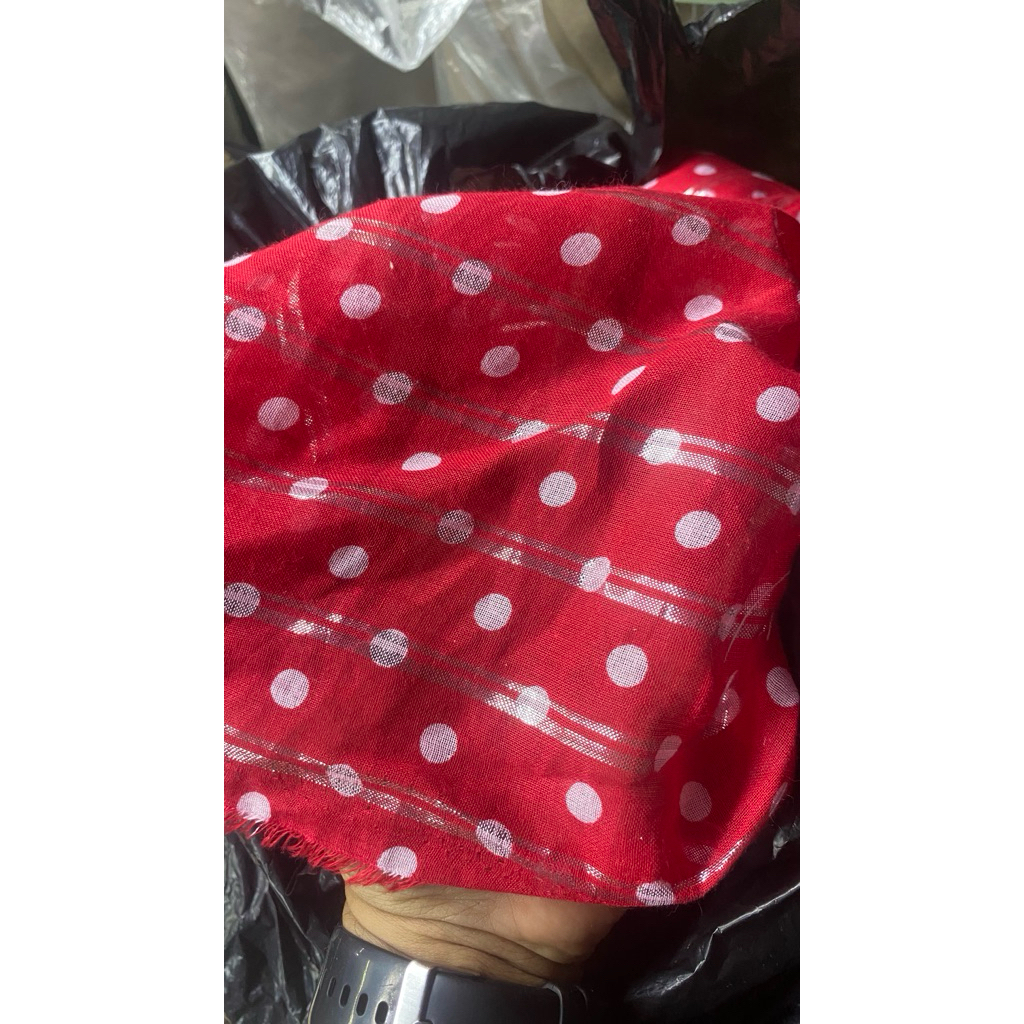 kain sifon polkadot merah