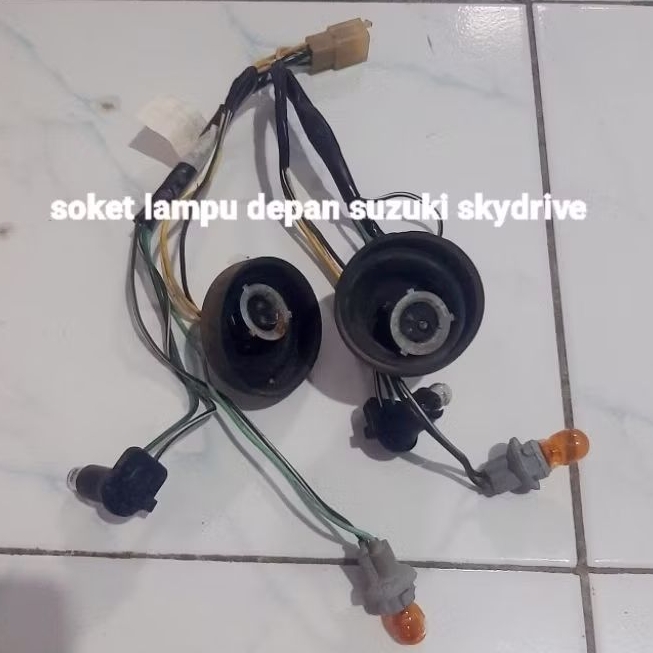 soket/fiting lampu depan suzuki skydrive original