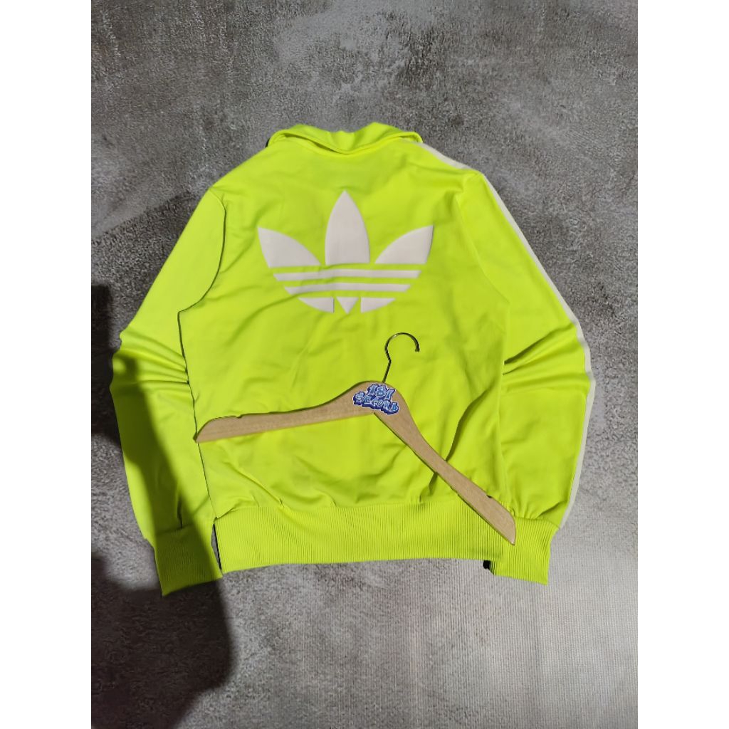 TC Adidas big logo