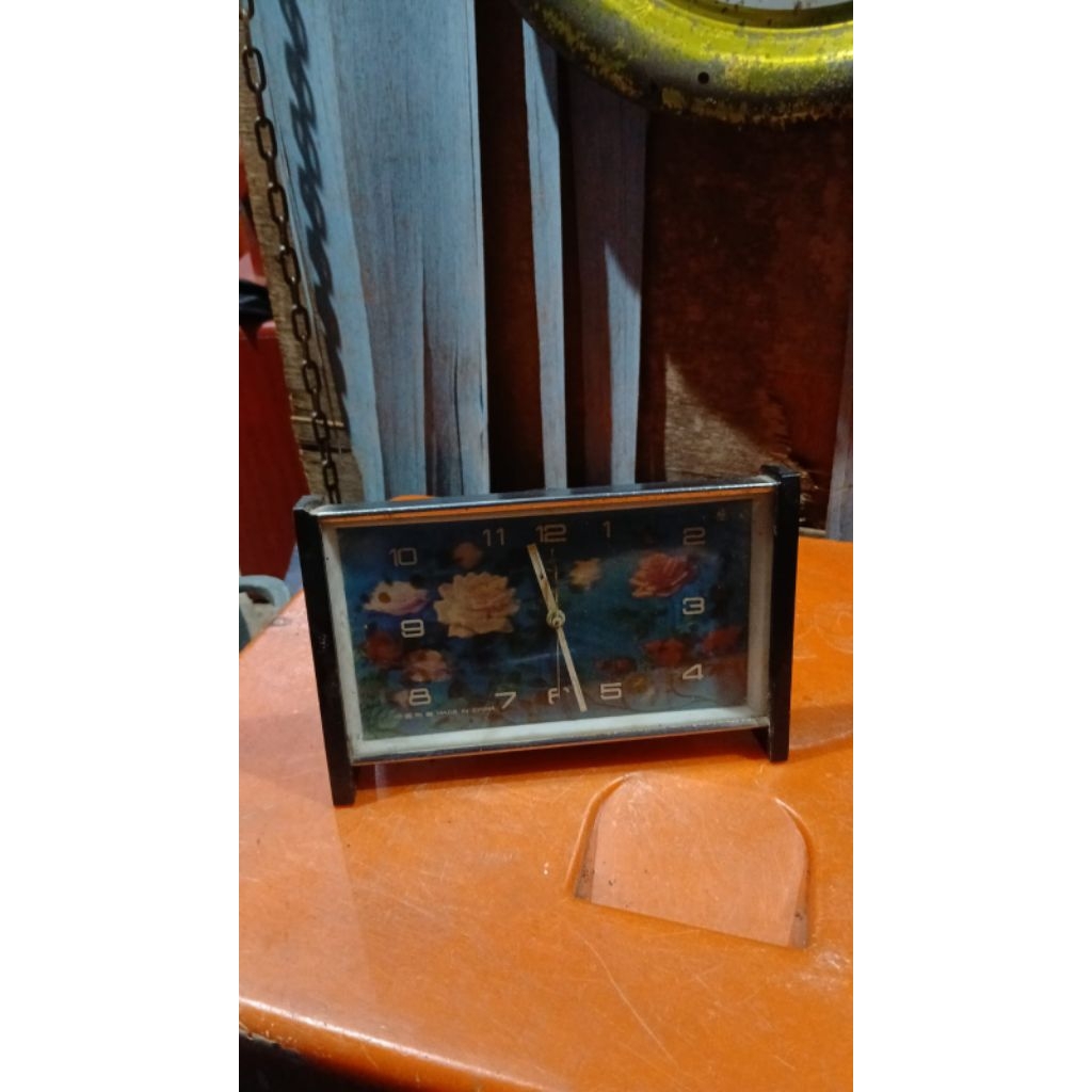 jam weker 75rb  jadul antik kuno lawas vintage display  mati