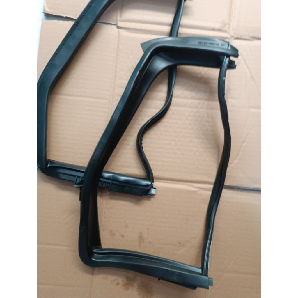 karet list kaca mati belakang calya sigra original