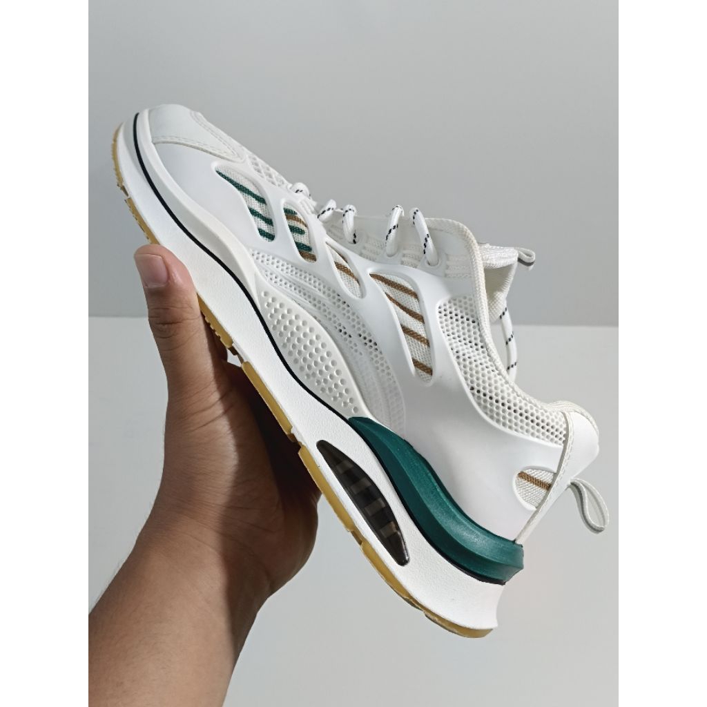 Sepatu Keeping SECOND (Pemakaian 2X)