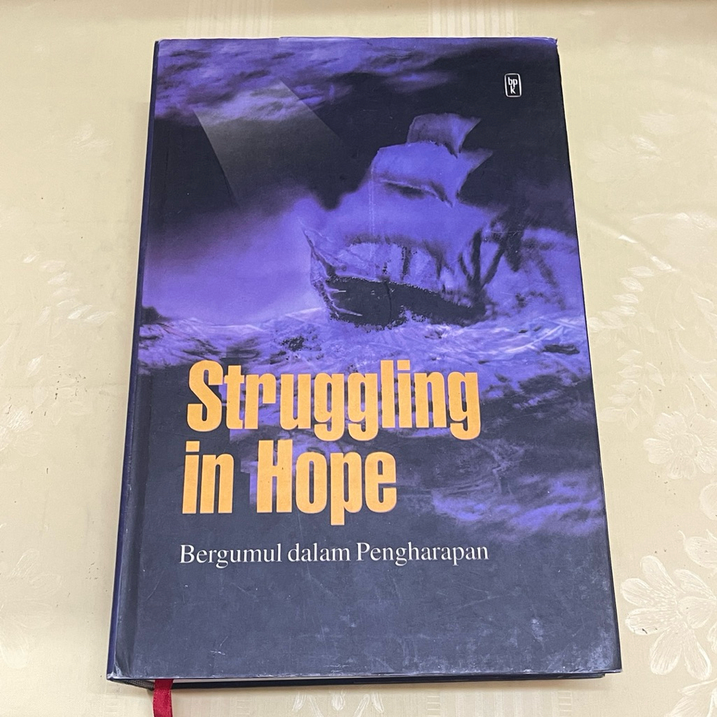Buku STRUGGLING IN HOPE Bergumul dalam Pengharapan