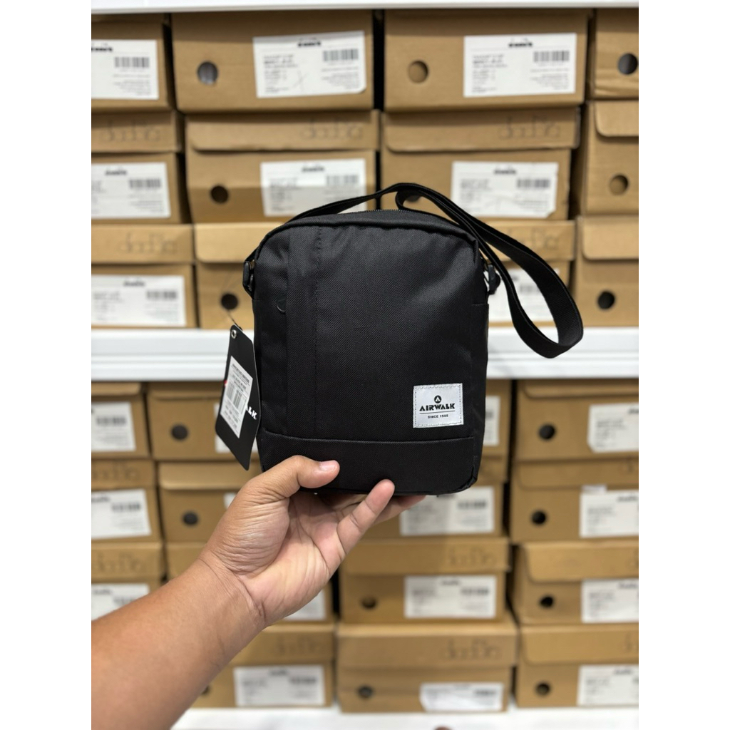 TAS AIRWALK DORKA SLING BAG BLACK AIWXSB25051B TAS SELEMPANG SLING BAG WAIST BAG ORIGINAL