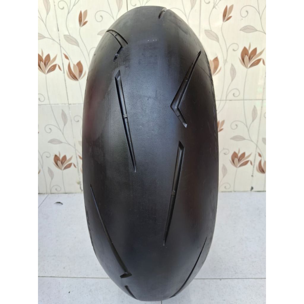 Pirelli supercorsa ukuran 200/60 ring 17 v4 kondisi joss bgt