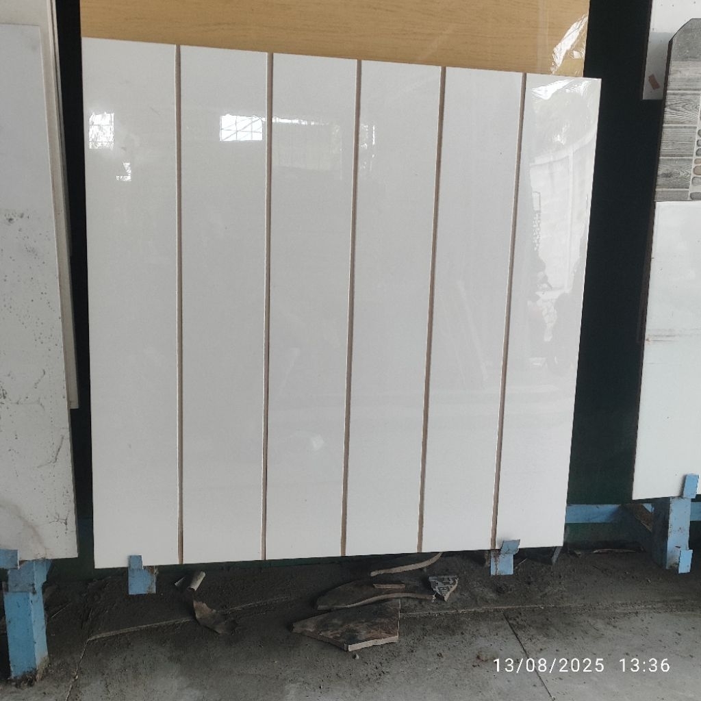 Granit Putih Polos glossy Nat Palsu 60x60