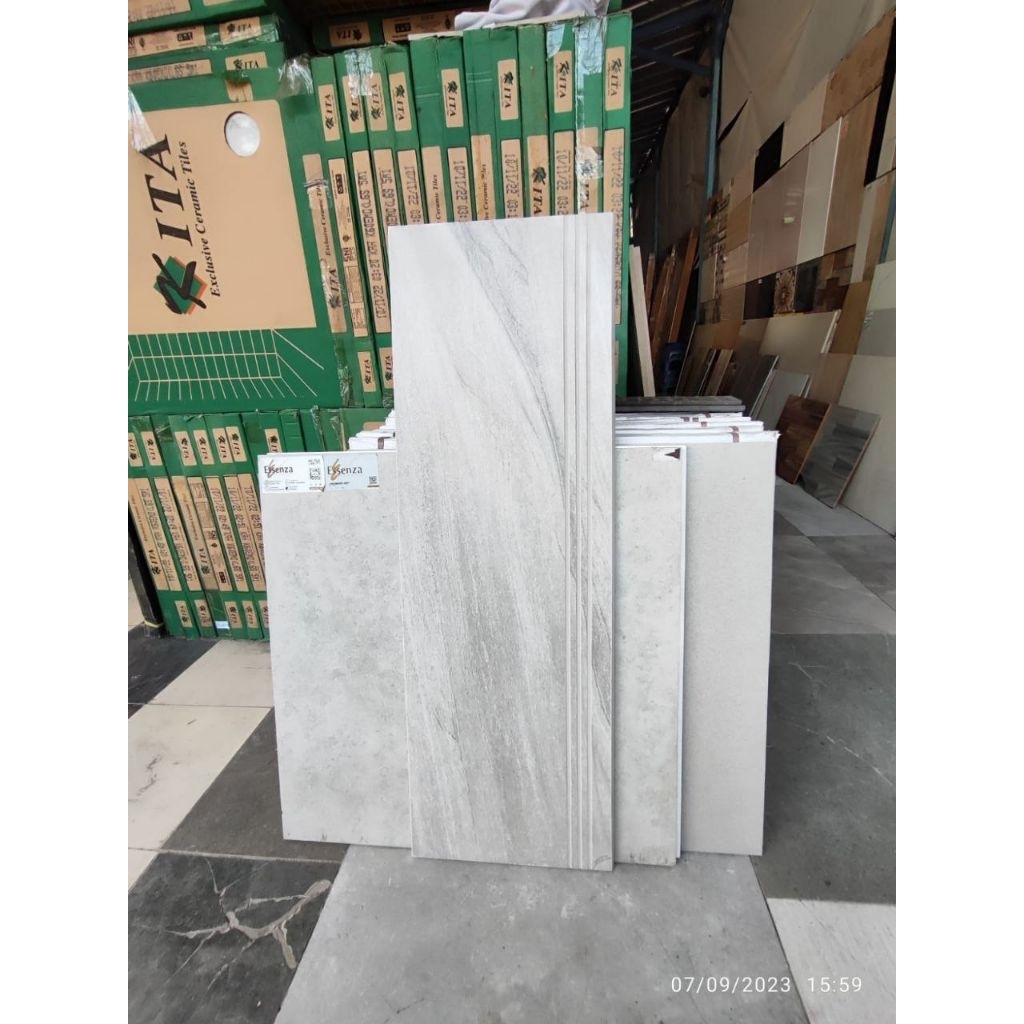 Granit Tangga Roman Abu Corak Matte 30x90 / 30x120