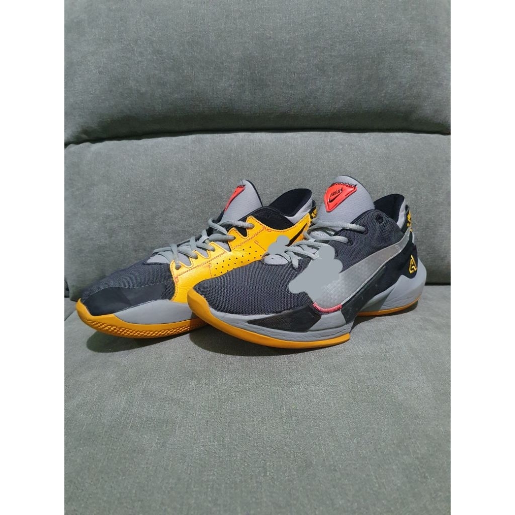 Sepatu Basket Second (Size 44)